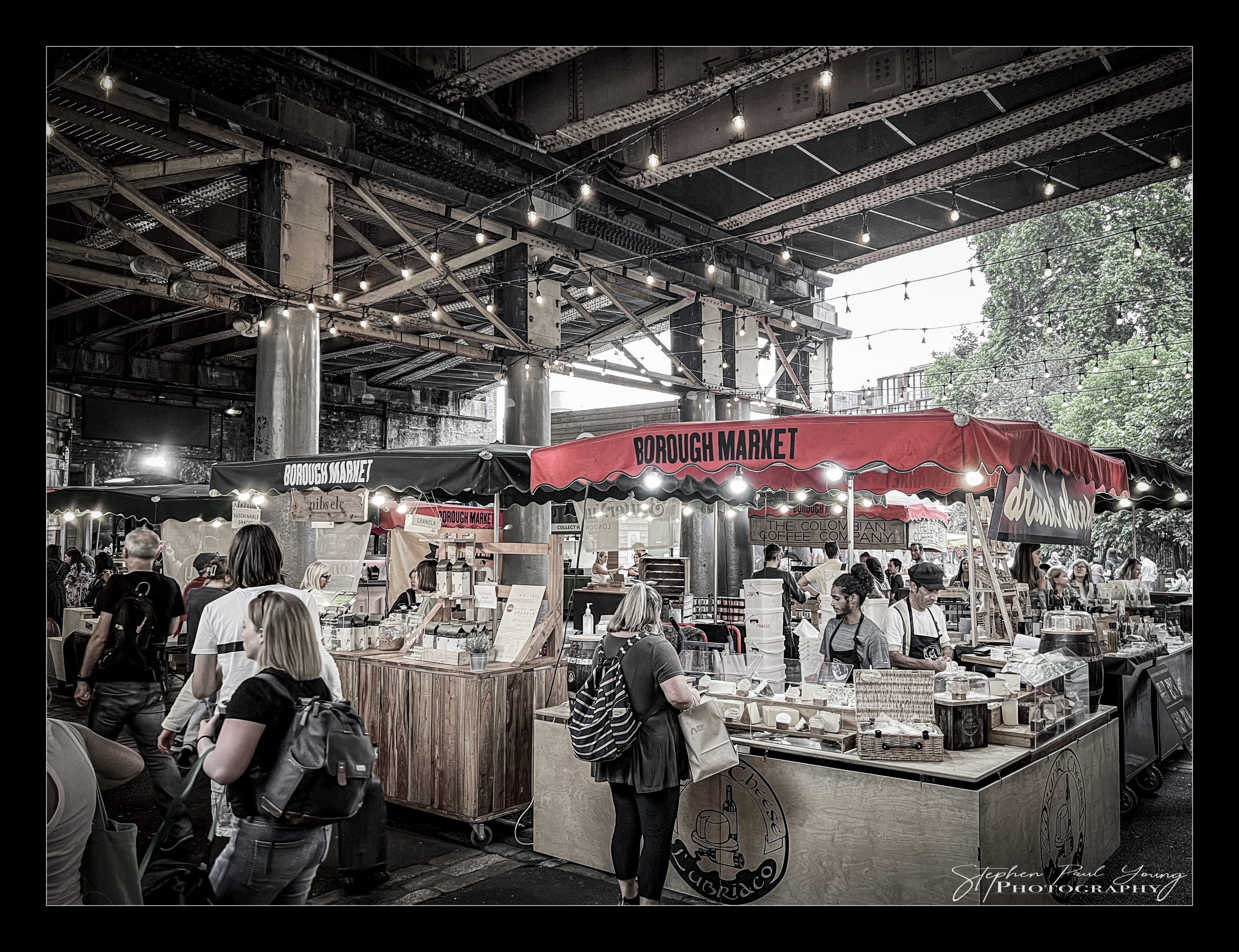 Indulge in 6 Savoury Photographs of Borough Market London: A Photographer's Gastronomic Delight 4 London’s Borough Market photographed with fresh produce displays, artisanal goods, and lively crowds.