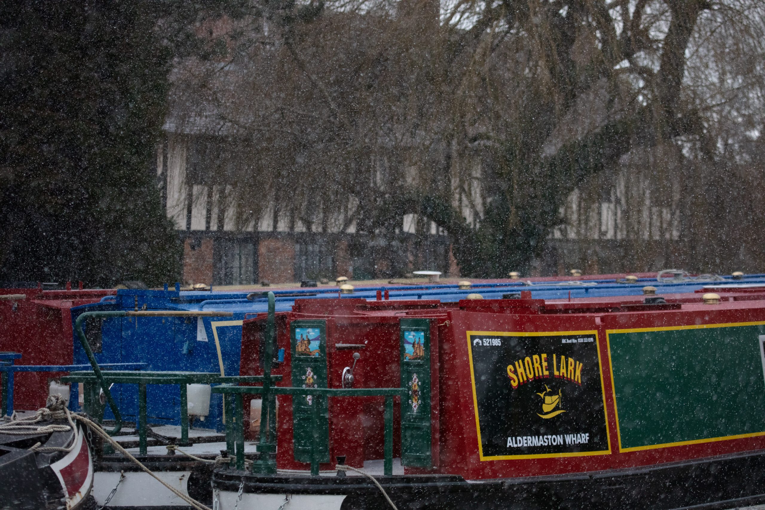 Enchanting Winter Splendor: Captivating Snapshots of Aldermaston Wharf 2022
