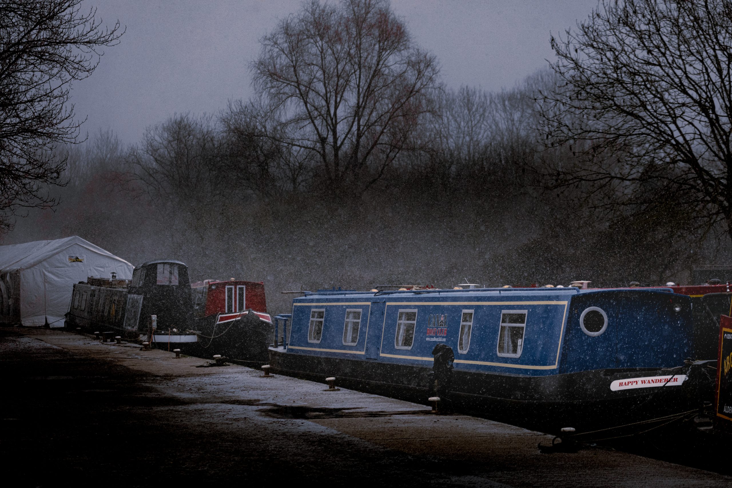 Enchanting Winter Splendor: Captivating Snapshots of Aldermaston Wharf 2022