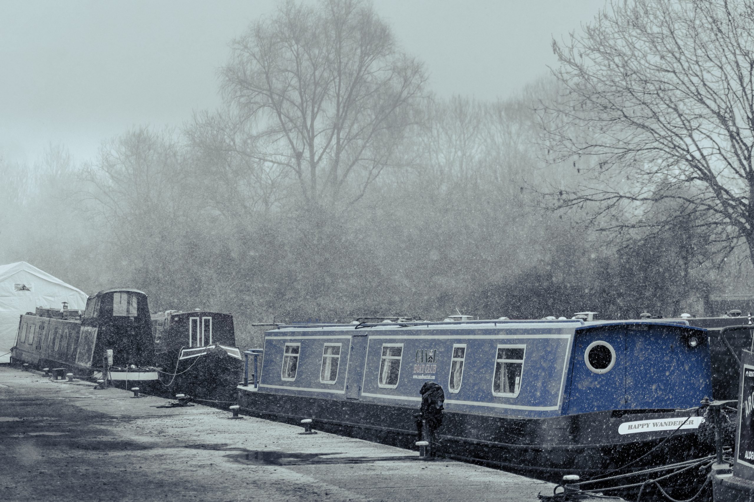 Enchanting Winter Splendor: Captivating Snapshots of Aldermaston Wharf 2022