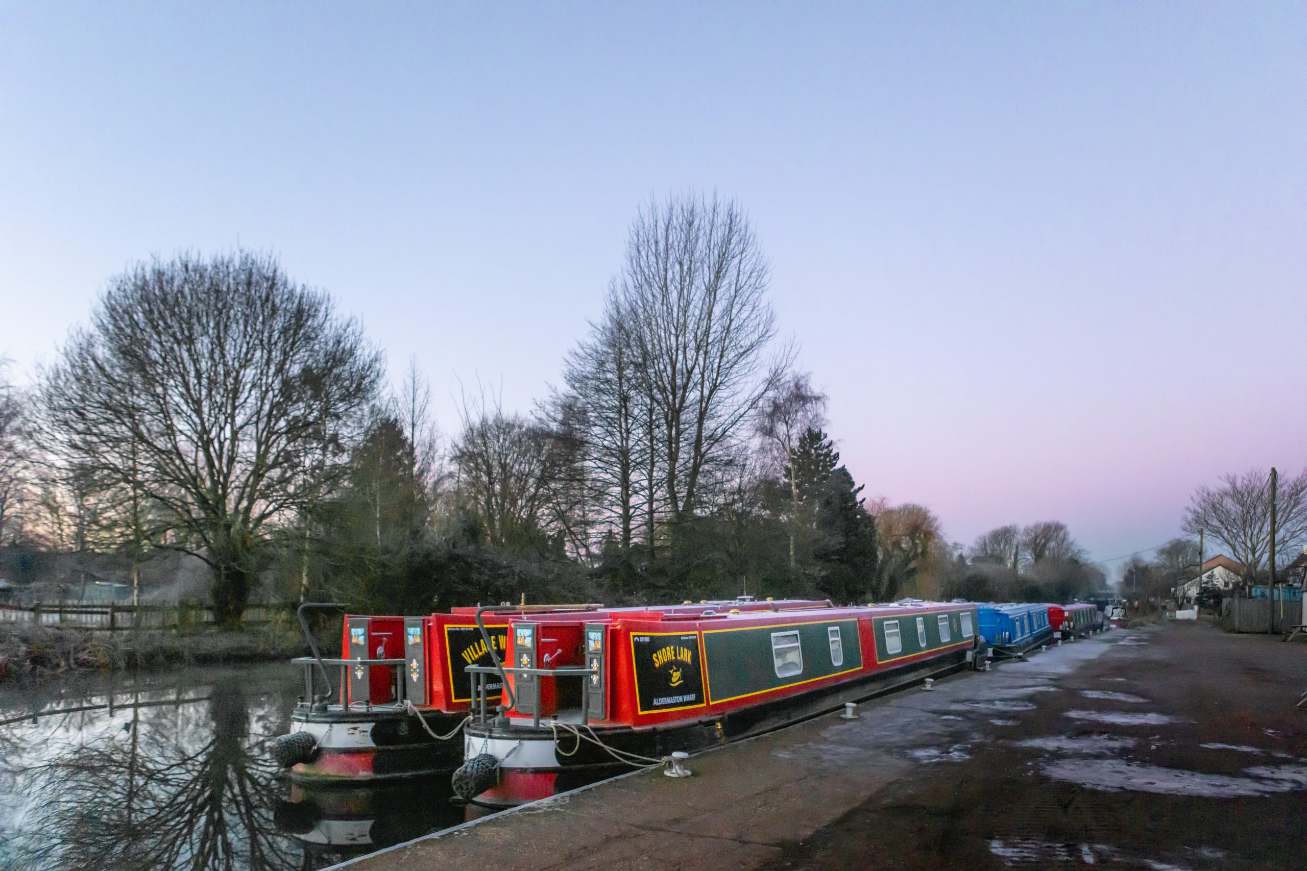 Enchanting Winter Splendor: Captivating Snapshots of Aldermaston Wharf 2022