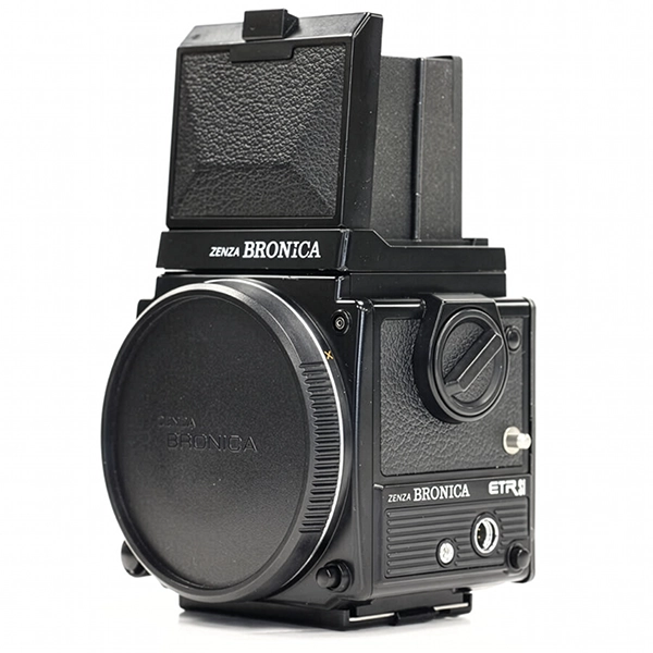 Zenza Bronica ETRSi medium format film camera body, vintage professional photography equipment.