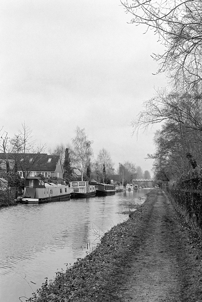 fomapan 100 review image of kennet and avon canal